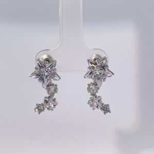 ต่างหูเพชรทรงดาวชุบทองเหลืองสำหรับผู้หญิง ดีไซน์คลาสสิก สวยสง่า จากเทียนหยู เจ็มส์ - Product Image 5