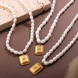 Collier de perles d'eau douce avec pendentif carré en or, qualité AAA, design géométrique, à porter au quotidien - Product Image 2