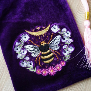 Vente en gros violet petite abeille cordon tarot sac velours cordon cadeau sac violet - Product Image 3
