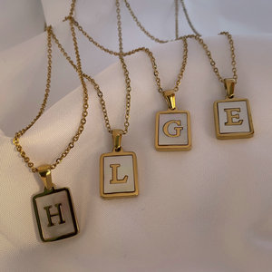 Collar con Colgante de Letra del Alfabeto de la A a la Z, Chapado en Oro, de Acero Inoxidable - Product Image 3