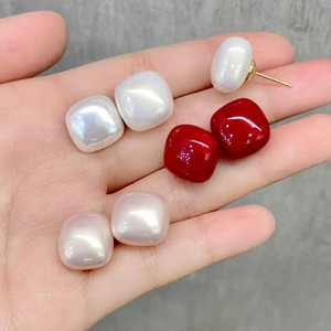 ต่างหูแบบติดหูทรงดอกไม้หัวใจสี่เหลี่ยมสีแดงเชอร์รี่ประดับมุกเทียมสีขาวชุบทอง 18k รุ่น EP1063 ดีไซน์เก๋ไก๋ทันสมัยสำหรับผู้หญิง ปี 2025 - Product Image 2