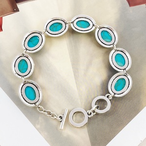 Pulsera de Piedras Turquesa con Cuentas de Aleación de Zinc Plateada en Plata Antigua, Joyería Bohemia Clásica Hecha a Mano y Personalizada para Mujer - Product Image 2