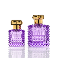 Flacon de parfum carré haut de gamme 50ml 100ml en verre avec plaque métallique, flacon de parfum vide avec couvercle en Zamac et boîte