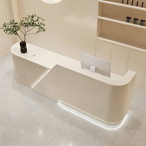 Comptoir de réception LED incurvé moderne avec panneau cannelé personnalisé pour salon de beauté, spa, institut de manucure - Product Image 1