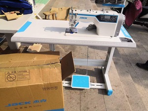 เครื่องล๊อค A4e แจ็คแบบใช้คอมพิวเตอร์เครื่องยกเท้าอัตโนมัติและฟังก์ชันเย็บถอยหลัง - Product Image 3