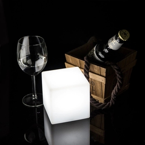 Silla de Bar LED Recargable de Estilo Moderno, Mueble Luminoso de Plástico, Duradero y Ecológico para Exteriores, Hoteles y Bares Domésticos - Product Image 4