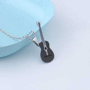 قلادة رجالية من المصنع قلادة عصرية رائعة شخصية أنيقة من الفولاذ المقاوم للصدأ قلادة موسيقية للغيتار ملحق هيب هوب - Product Image 4