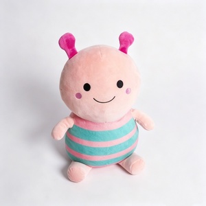Mochila de Peluche Personalizada con Diseño de Oruga Rosa y Verde, Relleno de Algodón PP, Diseño de Insecto Adorable para Uso Unisex - Product Image 6