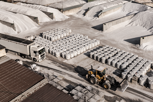 White Carrara Granules 2-4mm - 25kg bags 100% recycled cobbles EPD International certified cobbles - Product Image 5