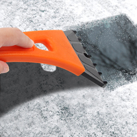 Grattoir à glace promotionnel personnalisé avec logo, outil d'hiver en plastique économique, cadeau en gros le plus vendu pour les événements automobiles