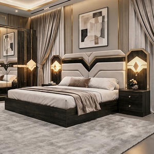Juego de Muebles de Lujo para Dormitorio con Cama King Size, Estructura de Madera y Cabecera Iluminada, Estilo Moderno - Product Image 1
