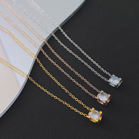 Collier à breloque classique simple à quatre griffes avec zircon unique, en acier inoxydable plaqué or 18 carats pour femme, design polyvalent et haut de gamme