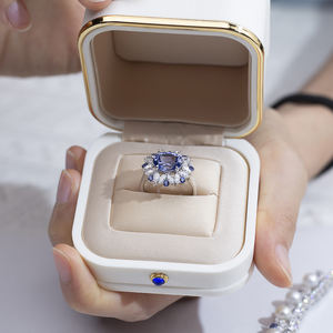 Anillo de Plata 925 con Zafiro Azul de Laboratorio y Halo de Diamantes en Forma Ovalada, Modelo MSR-1637 de Messi Jewelry - Product Image 3