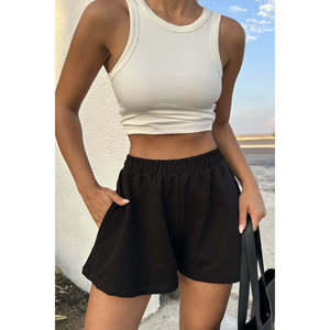 Shorts de sport basiques noirs taille XS en tissu éponge, styles biker et sweat, en matière élasthanne extensible - Product Image 2