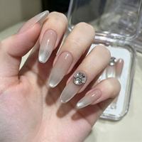 Faux ongles cercueil roses en acrylique incrustés à la main à la française avec colle pour application sur les doigts, pré-conçus