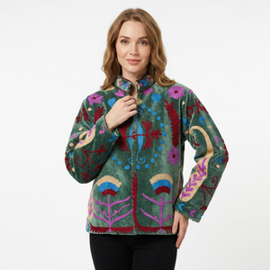 Chaqueta Corta de Invierno con Capucha para Mujer y Adolescente, de Terciopelo Bordado a Mano, Estilo Vintage |   Abrigo Casual de Diseñador con Cuello Mandarín 100% Orgánico - Product Image 1