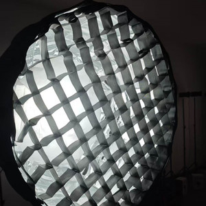 Softbox Parabólico de 60cm para Transmisión en Vivo, Luz de Relleno, Iluminación Precisa, Instalación Rápida, Cubierta de Luz Suave con Acabado Pulido Profundo - Product Image 3