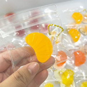 ของเล่นบีบลดความเครียดรูปผลไม้ขนาดเล็กน่ารัก ซีรีส์ Kawaii Mini Fruit Segments เหมาะสำหรับเป็นของขวัญสำหรับเด็กและผู้ใหญ่ ขายส่งพวงกุญแจแบบถุงบีบขนาดเล็ก - Product Image 2