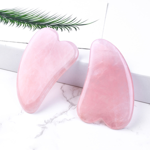 Logo personalizzato vero naturale di cristallo rosa a forma di V massaggiatore <span class=keywords><strong>viso</strong></span> Guasha all'ingrosso rosa quarzo giada <span class=keywords><strong>pietra</strong></span> faccia Gua Sha strumento per la cura della pelle Gua Sha - Product Image 1