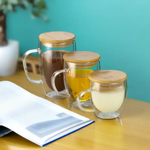 Mug à boire en verre transparent soufflé à la main en borosilicate de haute qualité, tasse à café à <span class=keywords><strong>double</strong></span> paroi avec poignée et couvercle en bambou - Product Image 1