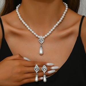 2025 nouveau exquis à la mode haute qualité cristal embelli bijoux de mariée perle larme collier boucle d'oreille ensemble - Product Image 2