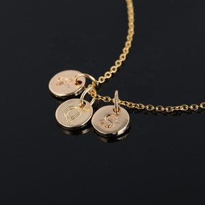 Pendentif nom alphabet de forme ronde, breloques lettre pendentif tuile <span class=keywords><strong>Scrabble</strong></span> en or rose - Product Image 4