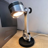 Lampe de table originale en résine, motif piston de moteur et bougie d'allumage, pour la décoration de la maison et du bar, et comme lampe de lecture