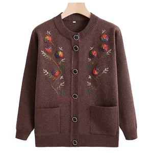 Kardigan Rajut Ukuran Besar untuk Ibu dan Nenek, Mantel Sweater Bordir Cantik untuk Lansia, Dilengkapi Fleece Tebal untuk Musim Gugur dan Musim Dingin - Product Image 3