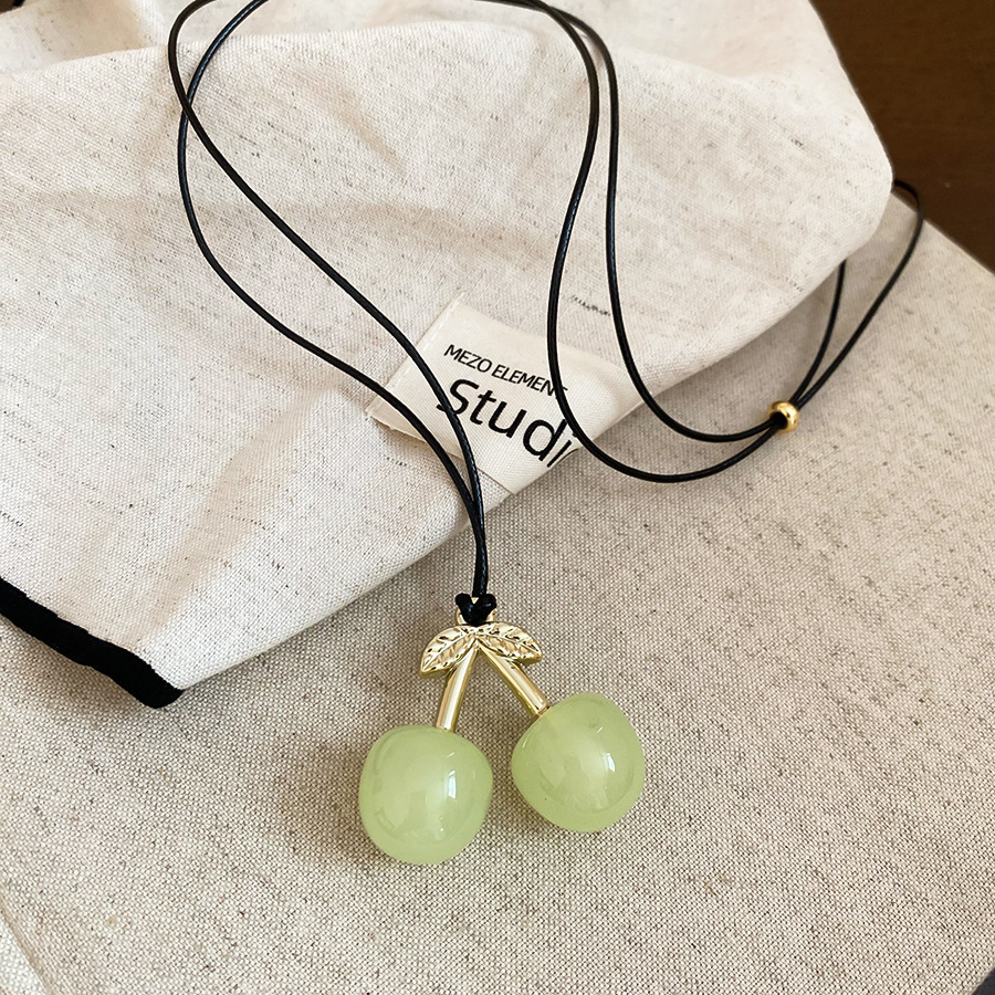 38 collier-noir-or-vert
