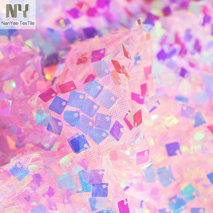 Nanyee Textil Precio al por mayor 9MM <span class=keywords><strong>Rosa</strong></span> brillante Iridiscente Brillante Cuadrado Lentejuelas Tela - Product Image 4
