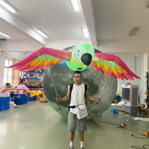 Marioneta de <span class=keywords><strong>loro</strong></span> inflable con forma de pájaro con iluminación LED para rendimiento de desfile de Carnaval - Product Image 1