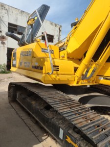 Excavadora de Orugas Usada de Alta Calidad Komatsu PC200-8 de 20 Toneladas, Tamaño Mediano, Pocas Horas de Trabajo, Lista para Envío - Product Image 4