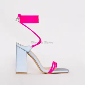 Nieuwe ontwerp custom dames neon reflecterende lace up blok hakken vierkante teen dikke Hoge Hak Sandalen Mode Vrouwen nachtclub Schoenen