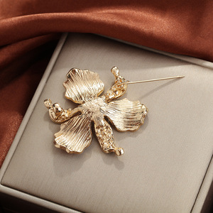 Flower Brooch Zinc Alloy Claw Setting Women's Party Accessory - Product Image 4