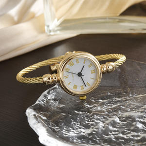 Montre numérique ovale LED de luxe All-Roman, unisexe, sportive, simple, polyvalente, petit bracelet ouvert avec alarme - Product Image 2