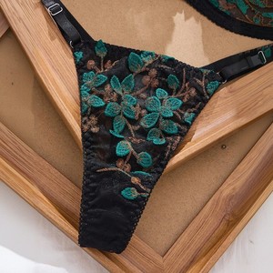 Nouvel ensemble de lingerie de luxe 2026 sexy en dentelle brodée, ajusté et respirant - Product Image 3