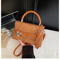 Sac à main texturé pour femme avec poignée supérieure, boucle décorative, bandoulière amovible, sac à bandoulière pour le quotidien et les voyages