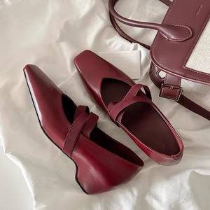 Chaussures plates Mary Jane en cuir véritable à bout carré, talon moyen de 3 à 6 cm, confortables pour femmes, à porter au quotidien - Product Image 1