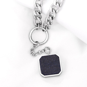 สร้อยคอไทเทเนียมสตีลแบบยูนิเซ็กซ์ จี้รูปหกเหลี่ยมทรงเรขาคณิต ดีไซน์เรียบง่าย สีเงิน เหมาะสำหรับใส่ทุกวัน - Product Image 4