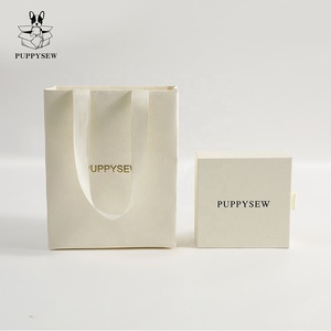 PUPPYSEW Boîte à bijoux en carton 9*9cm avec logo personnalisé, boîte à anneaux, à boucles d'oreilles, à colliers, avec sac en papier - Product Image 2