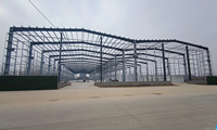 Hangar préfabriqué moderne en structure d'acier renforcé, résistant aux intempéries, style aviation, installation rapide, pour supermarché