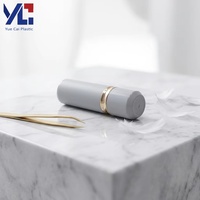 Tube de rouge à lèvres triangulaire hermétique Yuecai en gros, vide, 3,5 g, conteneur ovale triangulaire pour baume à lèvres avec bande dorée, emballage personnalisé