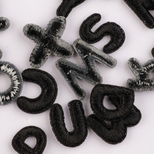 แผ่นรีดด้านหลังขนาด<span class=keywords><strong>1</strong></span>.2ซม. แผ่นปักตัวเลขตัวอักษรสีดำน่ารักขนาดเล็กสำหรับงาน DIY - Product Image 3