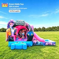 Château gonflable à thème musical K-Pop avec toboggan et panneaux imprimés colorés pour les zones de jeux des festivals de musique