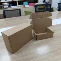 Boîte d'emballage en carton ondulé pour cosmétiques, couleur rose, avec logo personnalisé, fabriquée avec des matériaux recyclés écologiques et pratiques