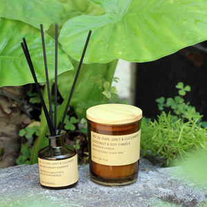 Vela de aromaterapia de flores secas, fragancia de cera de soja, recuerdo de aromaterapia sin llama, juego de botellas difusoras de 50ml, caja de regalo - Product Image 1