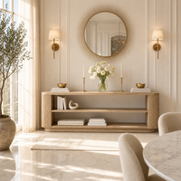 Table basse console en bois massif robuste avec surfaces à rainures verticales, coins arrondis et bordures courbes pour la décoration du salon de villa