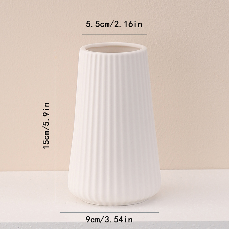 Vase vertical brûlé à motif floral