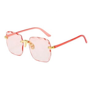 Nouvelle Arrivée Lunettes <span class=keywords><strong>de</strong></span> <span class=keywords><strong>Soleil</strong></span> Sans Monture Tendance Luxe Vente en Gros Lunettes <span class=keywords><strong>de</strong></span> <span class=keywords><strong>Soleil</strong></span> <span class=keywords><strong>Femme</strong></span> Mode Haute Qualité - Product Image 6