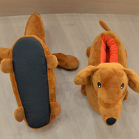 Pantoufles en peluche d'animaux de maison mignons pour hommes et femmes Design pantoufles en peluche d'hiver floues antidérapantes teckel
